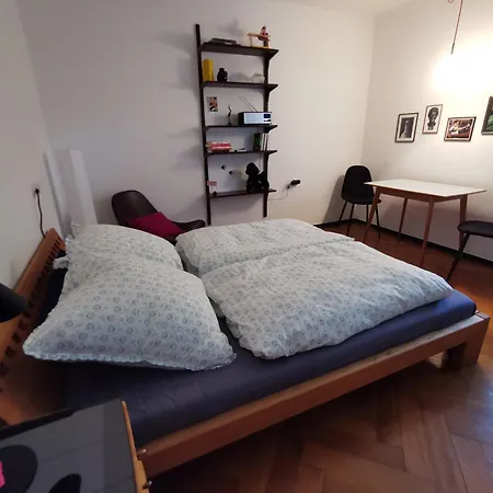 Gundis Gaestezimmer منزل للإقامة